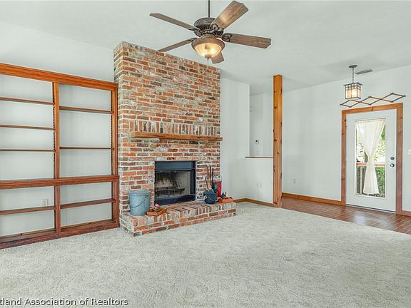4th image of 918 Lake Dr E