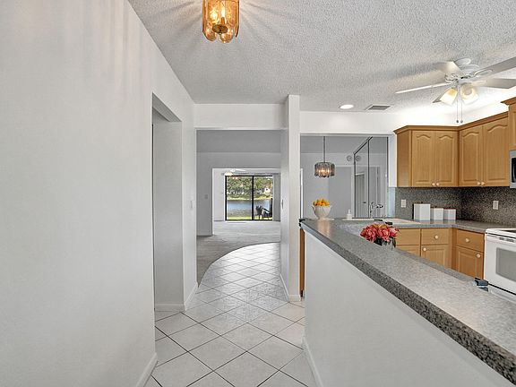 4th image of 2129 SW 17TH Circle