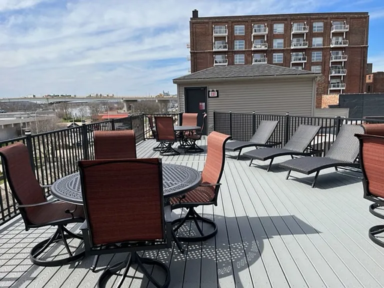 311 SW Water St — Photo 15
