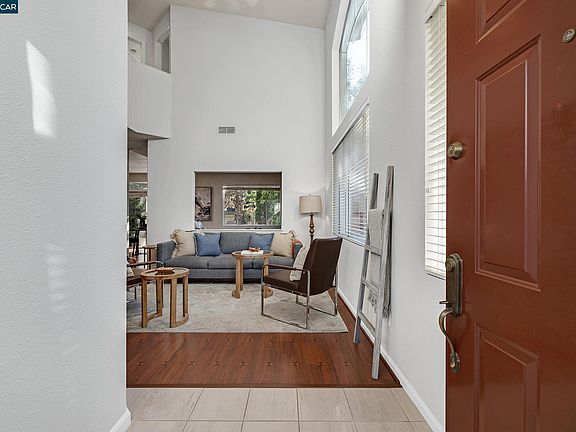 3rd image of 15 Creekside Dr