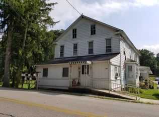 862 Iron Ridge Rd APT E, Spring Grove, PA 17362