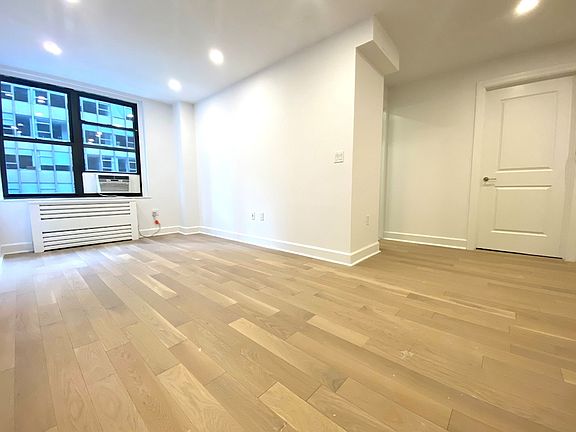 4th image of 160 E 48th St APT 13K