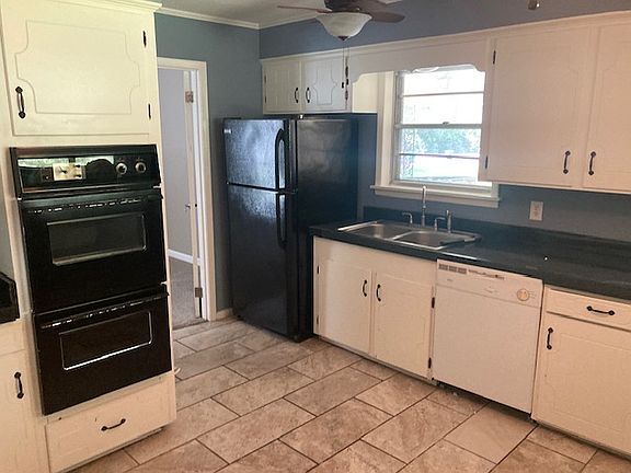 3rd image of 107 Green Hill Dr