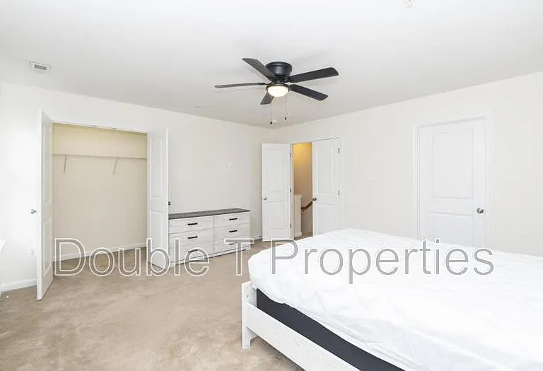 1841 Graymount Way — Photo 15