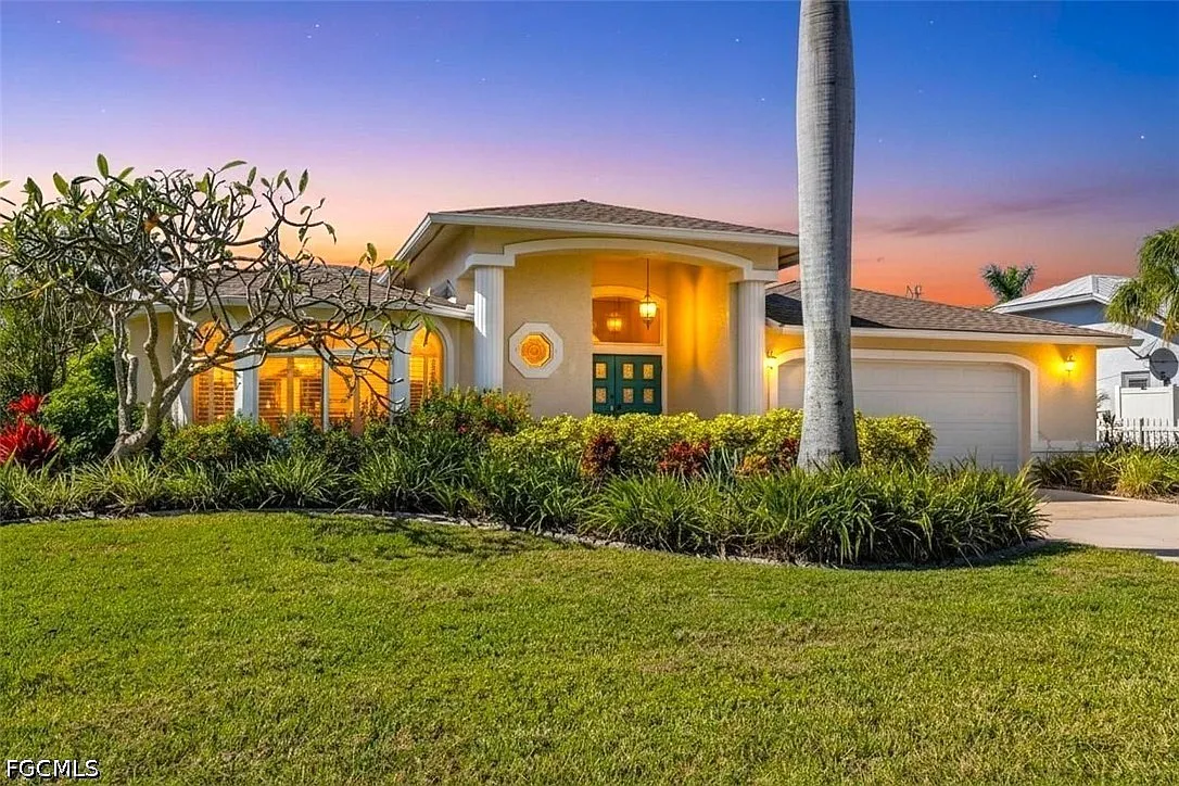 4 bed, 2.5 bath, 2043 sqft, $3,250 — Photo 2