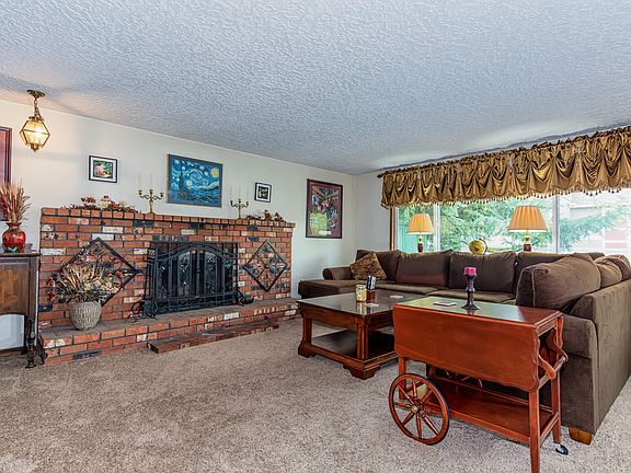 4th image of 3904 NE Burtonwood Ct