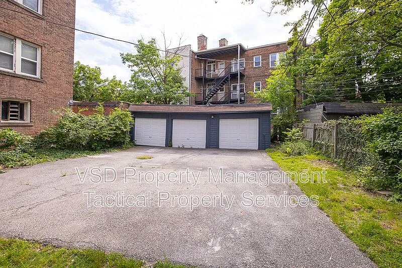 2 bed, 1.0 bath, 1446 sqft, $1,195 — Photo 2