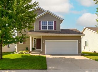 9326 Red Sunset Dr, West Des Moines, IA 50266