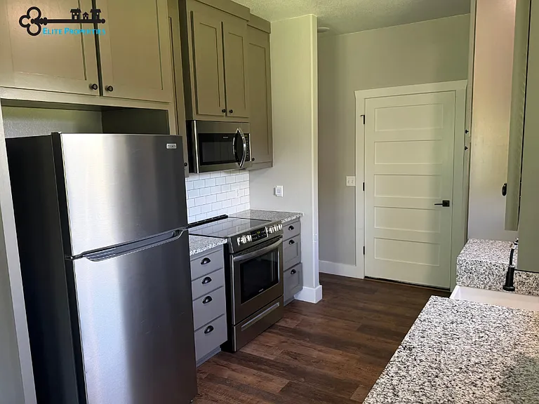 15196 Farm Road 1055 — Photo 10