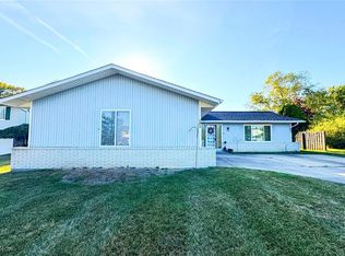 7210 Raynham Dr, Bedford, OH 44146