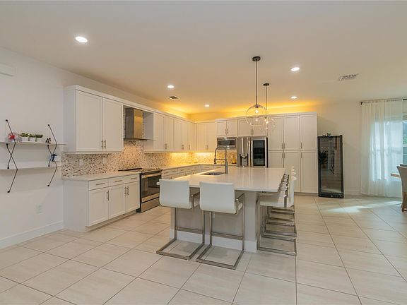 5th image of 15379 Seaglass Terrace Lane
