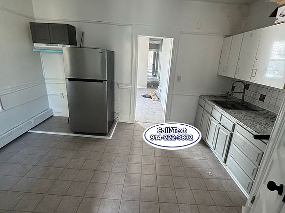 2nd image of 12 Riverview Pl #2R