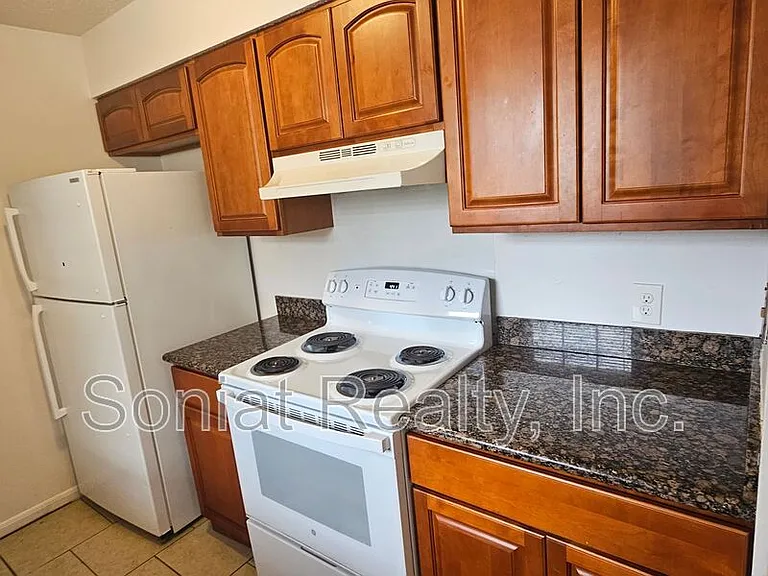 2131 Carondelet St #3 — Photo 17