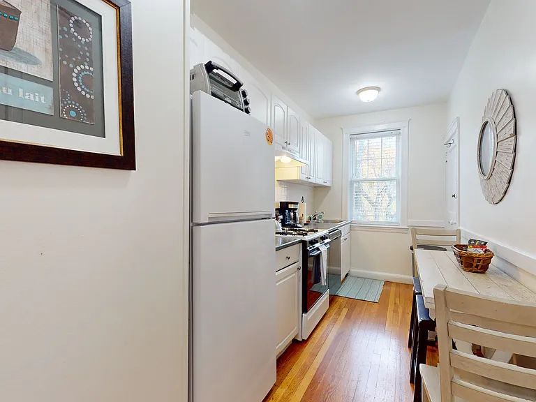 191 Kent St #3 — Photo 4