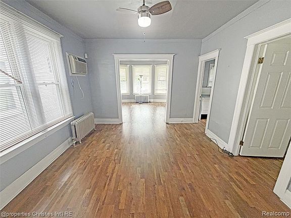 3rd image of 3044 Garland St