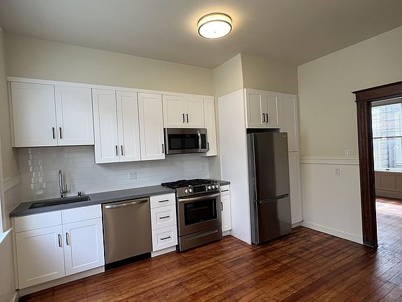 4th image of 129 Fair Oaks St APT 4