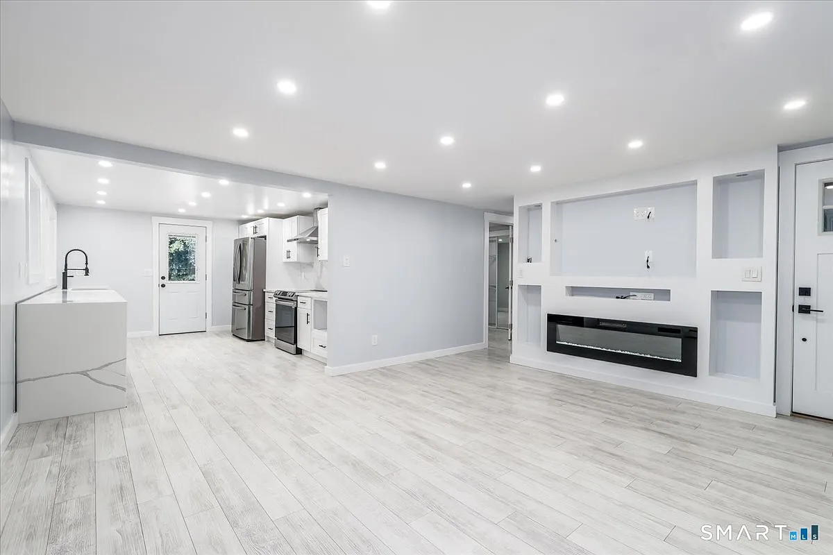 1 bed, 1.0 bath, 690 sqft, $2,300 — Photo 4