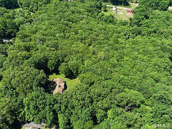 4th image of 370 Hubbard Road