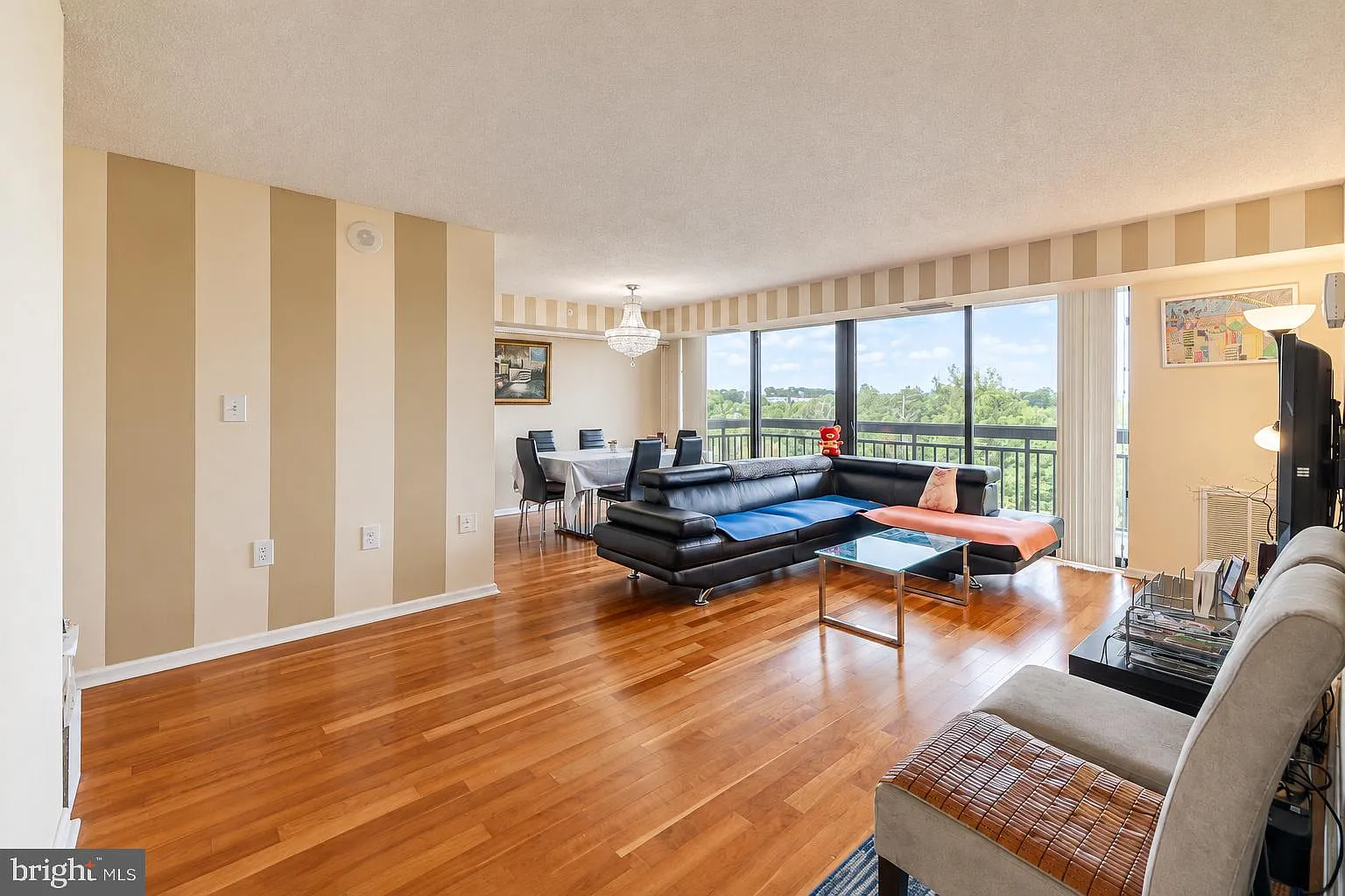 Renaissance 2230 Condominium — Photo 3