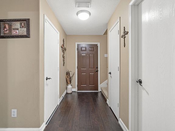 5th image of 23 Bark Bend Pl