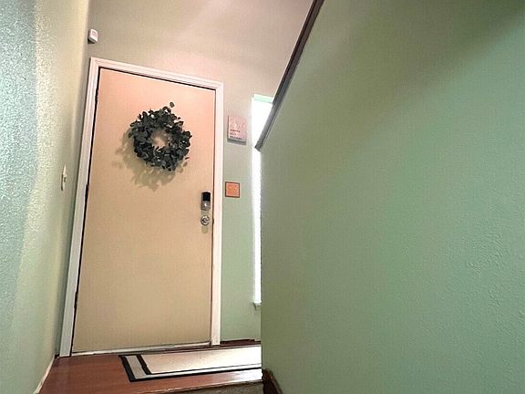 5th image of 7825 Husky Way SE