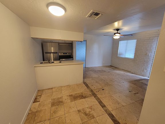 3rd image of 1001 N 32nd Ave APT 2