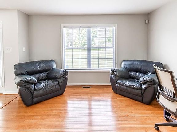 4th image of 6091 Pond Place Way
