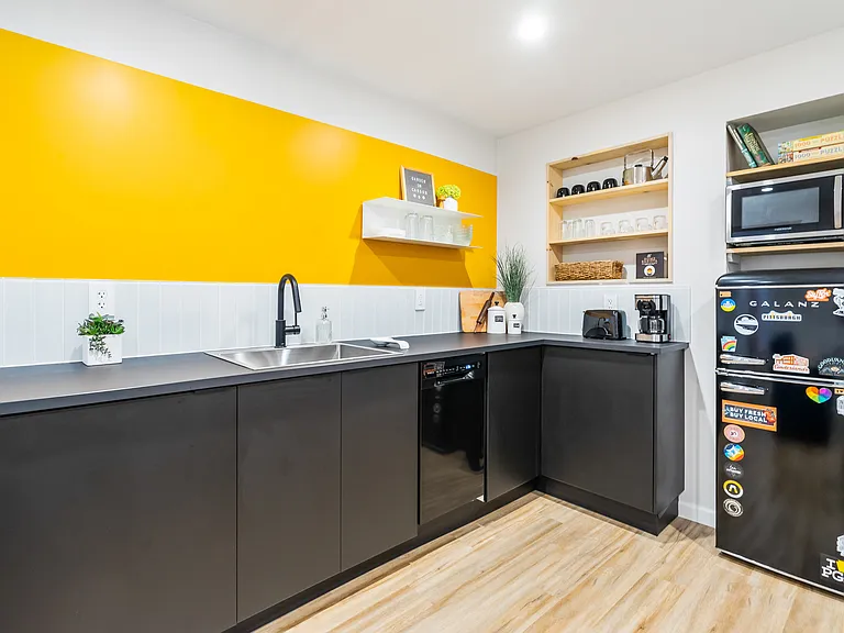 419 E Carson St — Photo 8