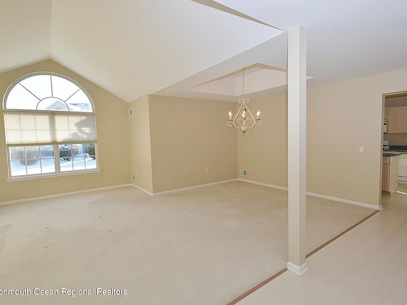 4th image of 2728 Meadow Lake Dr