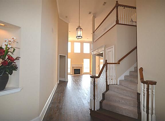3rd image of 2422 Creekside Cir S