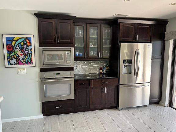 2nd image of 637 Lakewoode Cir E