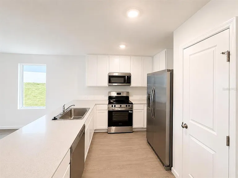 431 Artemis St — Photo 8