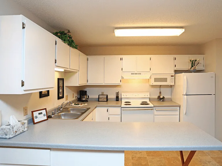 Sherman Oaks Apartments — Photo 11