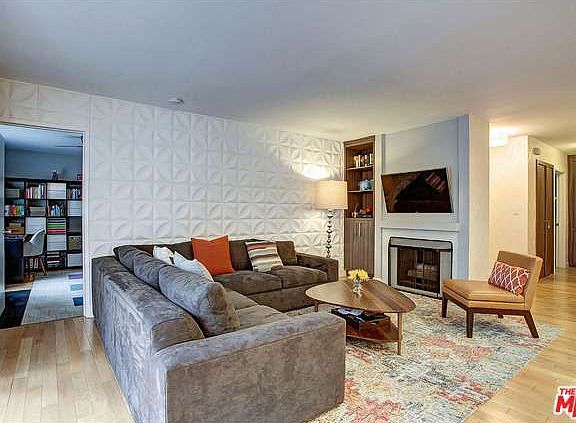 2nd image of 914 Lincoln Blvd APT 208