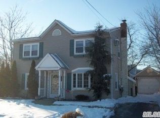 82 Birch Ave E, Farmingdale, NY 11735