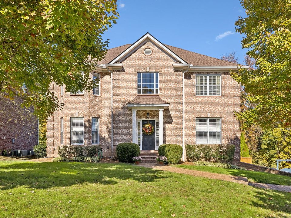 1st image of 1572 Red Oak Ln