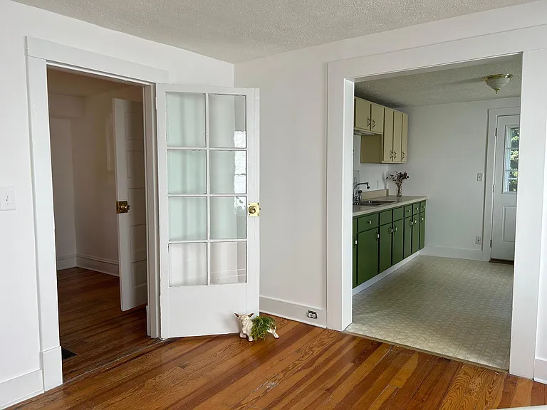 Note other photo showing updated kitchen floor (this was taken just prior to the new floor install in kitchen)