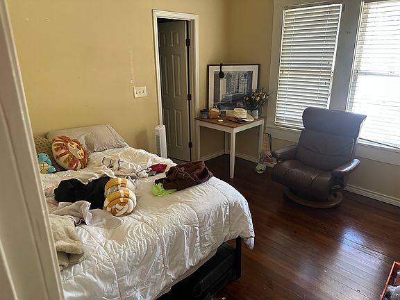 room comes with queen sized bed, table (in the corner) and leather recliner