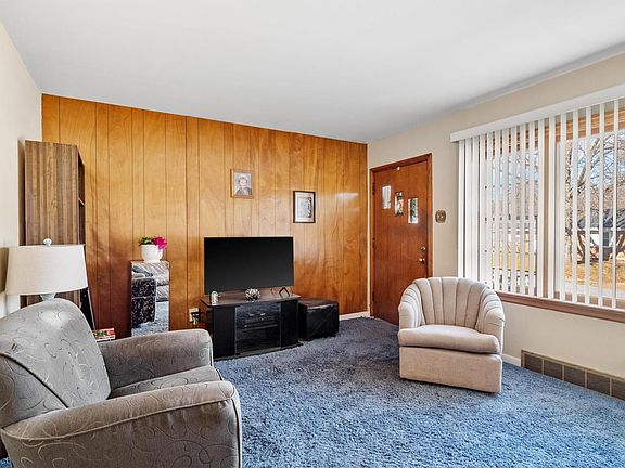 4th image of 9436 Theodosia Ave