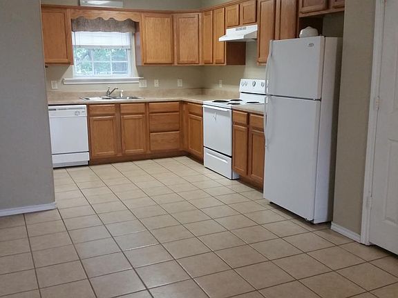 4th image of 429 Sandra Jean St