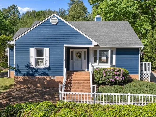 944 Chatfield Dr, Jamestown, NC 27282