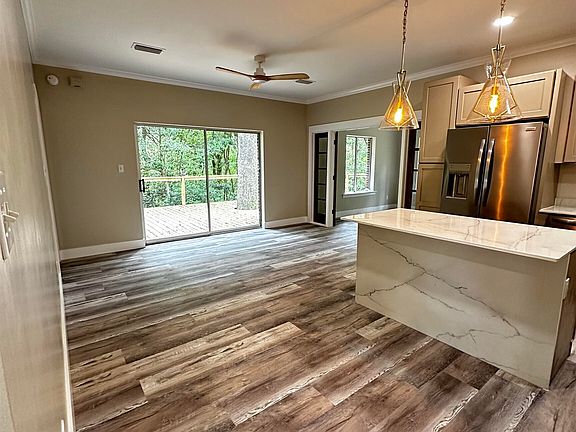 4th image of 151 Fairwood Blvd