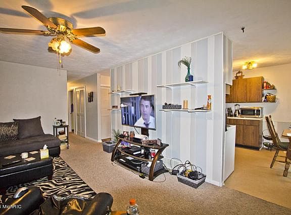 3rd image of 109 Haines St