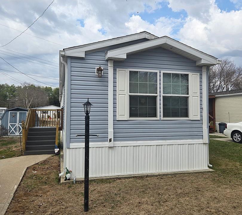 1st image of 6 McKinley Dr