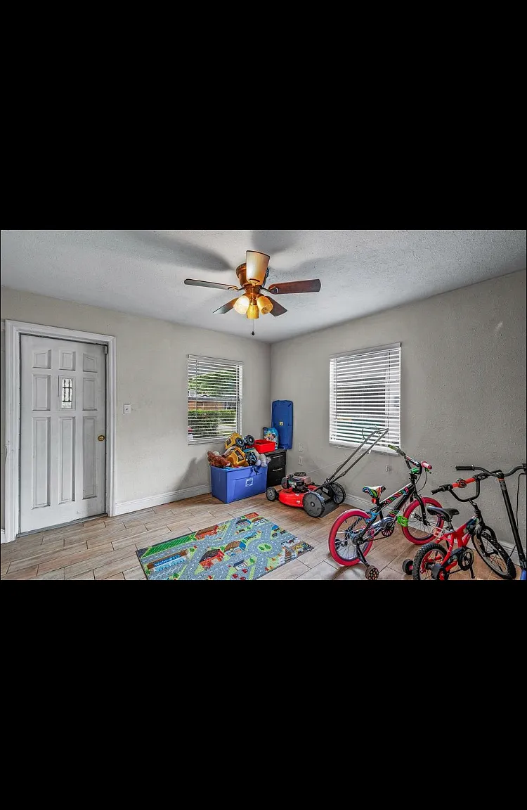 4 bed, 1219 sqft, $850 — Photo 2