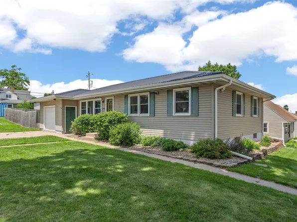 2228 Mallory St SW, Cedar Rapids, IA 52404