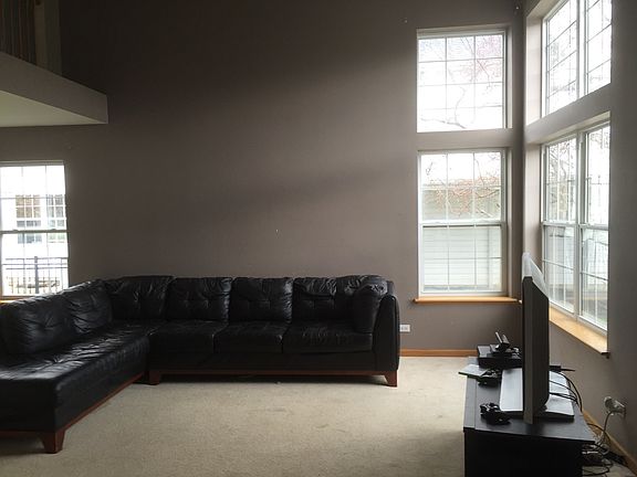 3rd image of 419 Belmont Ln