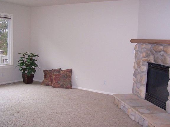 Family rm w/ gas fireplace