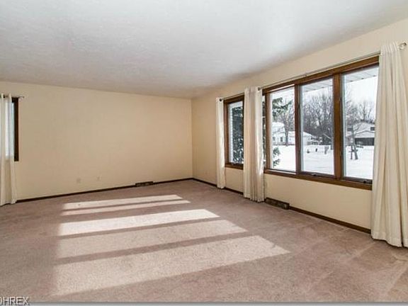 3rd image of 11820 Rolling Meadow Ln