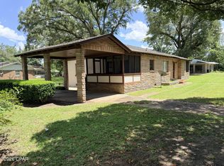 2046 Finley Ave, Grand Ridge, FL 32442
